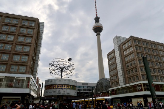 Berlin, Alexanderplatz, Weltzeituhr, Samstagsplausch