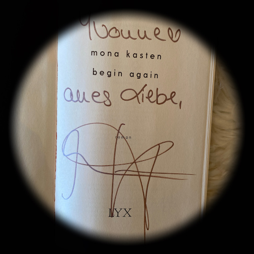 Signierte Schätze, Mona Kasten